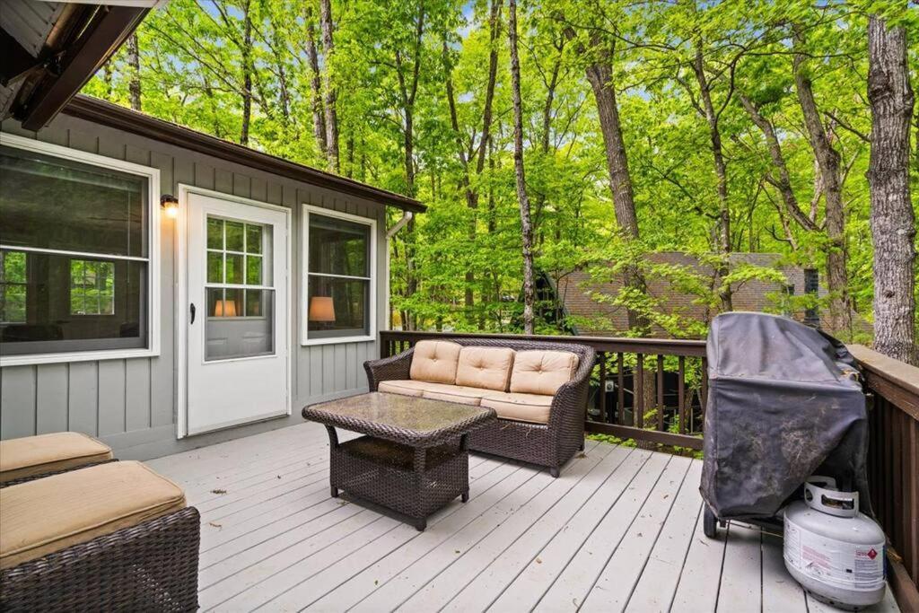 The Gingerbread House: 4 Bedroom Chalet, W/ Sunroom/Deck, Sleeps 12, Modern Amenities McGaheysville Bagian luar foto