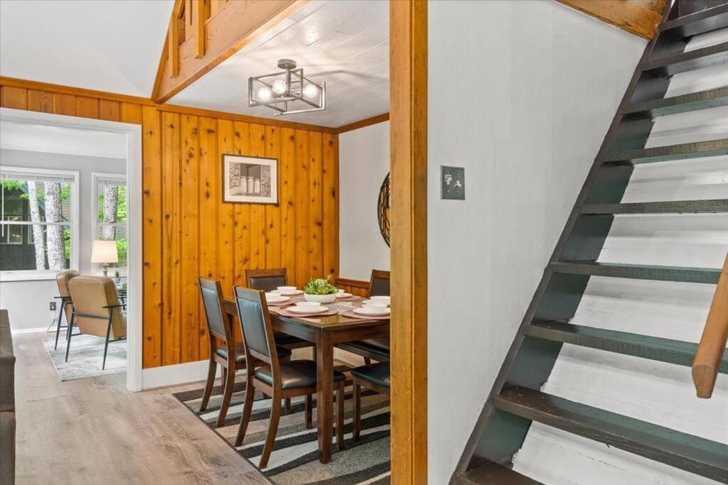 The Gingerbread House: 4 Bedroom Chalet, W/ Sunroom/Deck, Sleeps 12, Modern Amenities McGaheysville Bagian luar foto