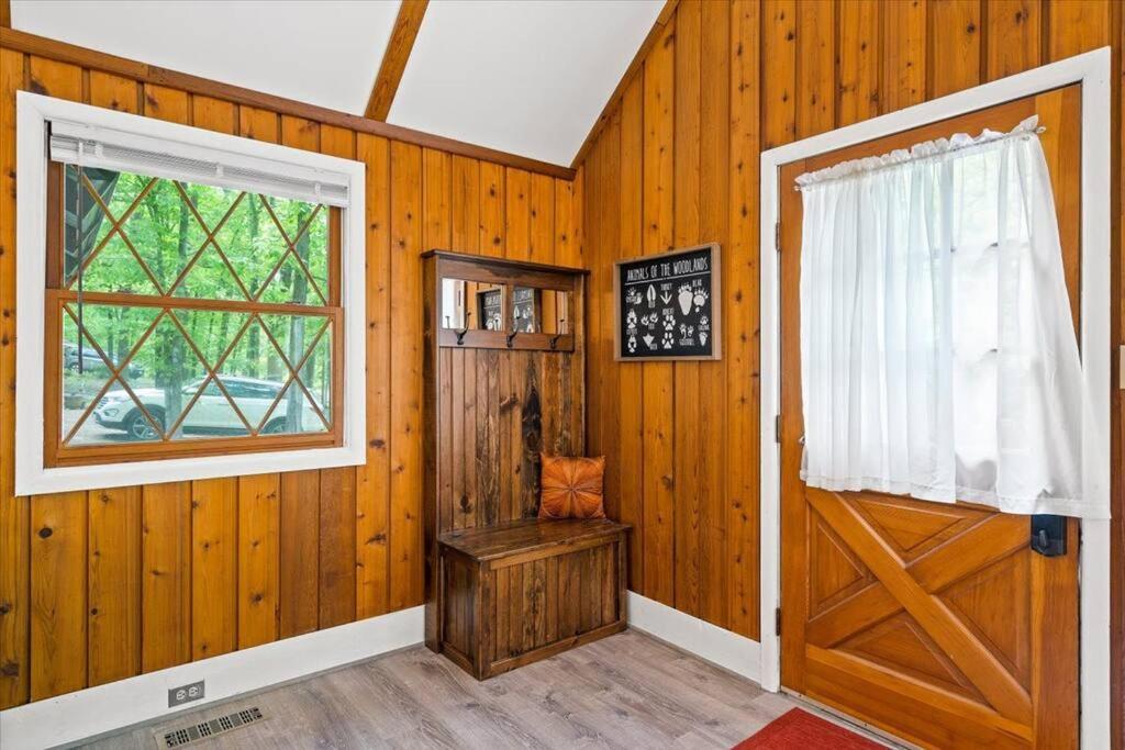 The Gingerbread House: 4 Bedroom Chalet, W/ Sunroom/Deck, Sleeps 12, Modern Amenities McGaheysville Bagian luar foto