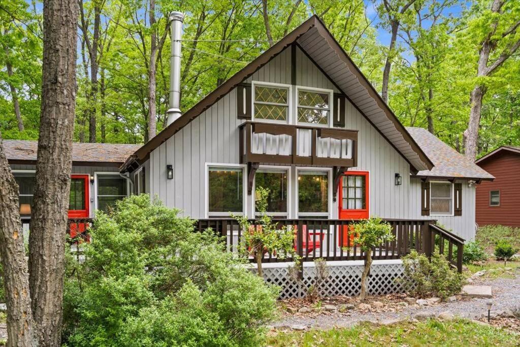 The Gingerbread House: 4 Bedroom Chalet, W/ Sunroom/Deck, Sleeps 12, Modern Amenities McGaheysville Bagian luar foto