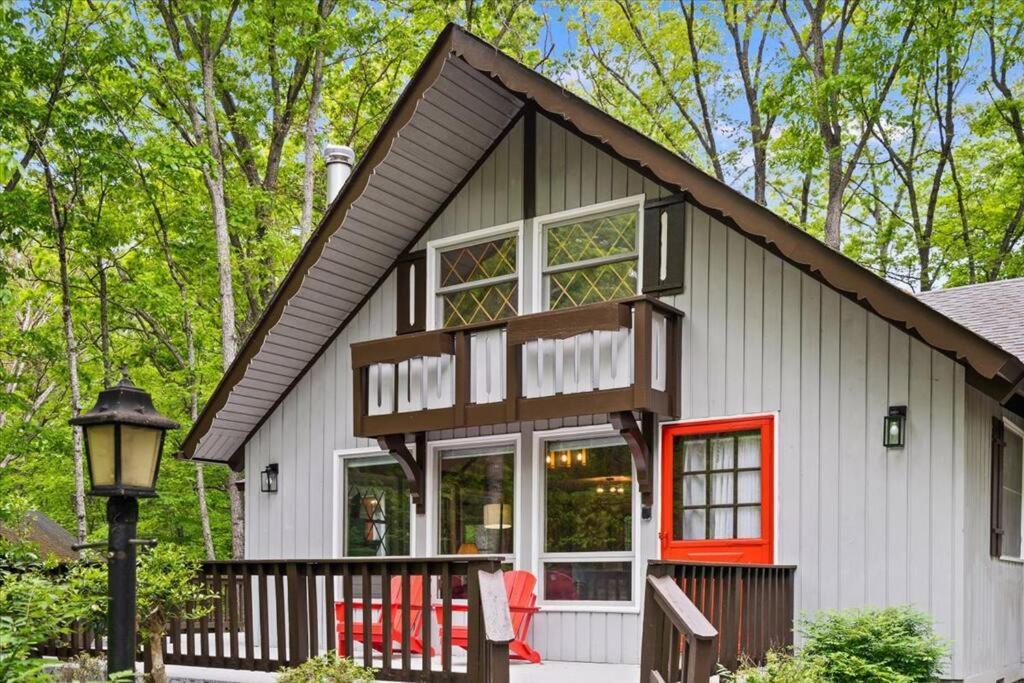 The Gingerbread House: 4 Bedroom Chalet, W/ Sunroom/Deck, Sleeps 12, Modern Amenities McGaheysville Bagian luar foto