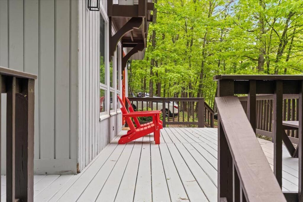 The Gingerbread House: 4 Bedroom Chalet, W/ Sunroom/Deck, Sleeps 12, Modern Amenities McGaheysville Bagian luar foto