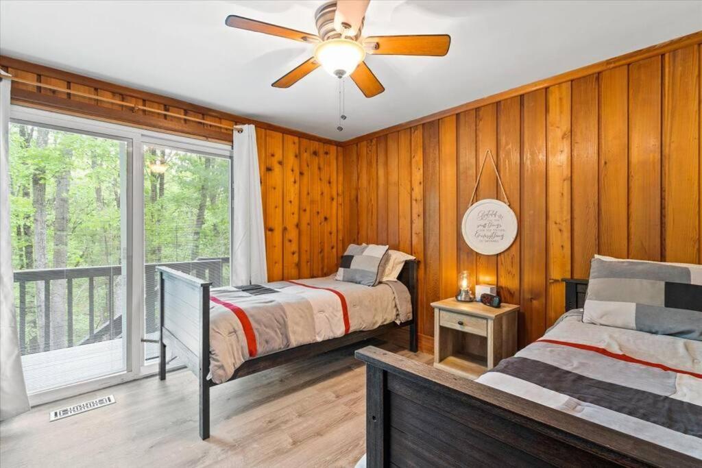 The Gingerbread House: 4 Bedroom Chalet, W/ Sunroom/Deck, Sleeps 12, Modern Amenities McGaheysville Bagian luar foto