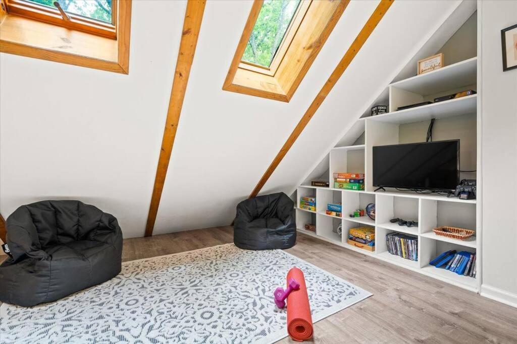 The Gingerbread House: 4 Bedroom Chalet, W/ Sunroom/Deck, Sleeps 12, Modern Amenities McGaheysville Bagian luar foto