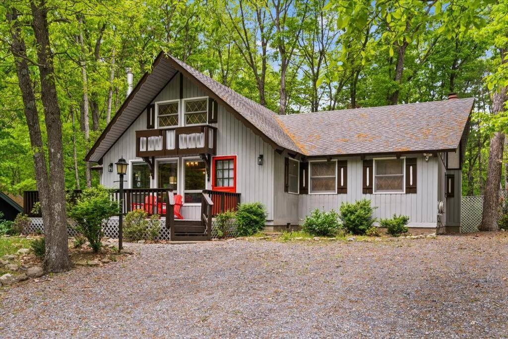 The Gingerbread House: 4 Bedroom Chalet, W/ Sunroom/Deck, Sleeps 12, Modern Amenities McGaheysville Bagian luar foto