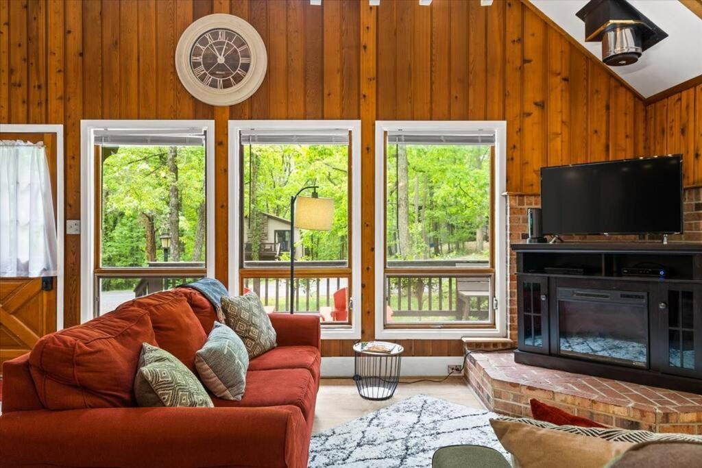 The Gingerbread House: 4 Bedroom Chalet, W/ Sunroom/Deck, Sleeps 12, Modern Amenities McGaheysville Bagian luar foto