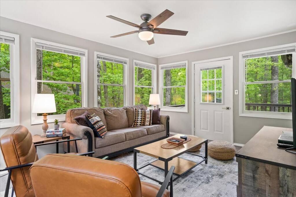 The Gingerbread House: 4 Bedroom Chalet, W/ Sunroom/Deck, Sleeps 12, Modern Amenities McGaheysville Bagian luar foto